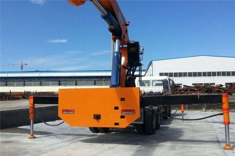 吊車要使用潤滑油 吊車要使用潤滑油